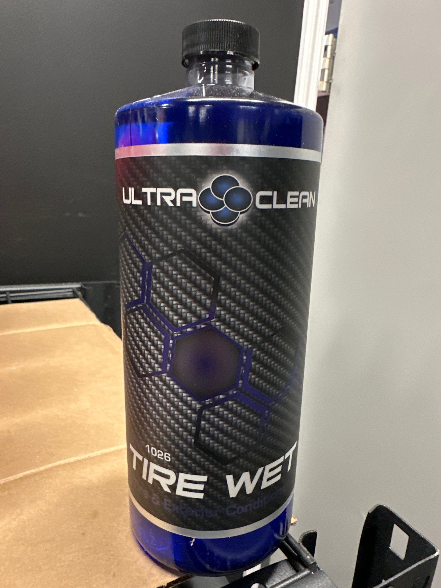 TIRE WET-#1026 (HD Solvent Dressing)